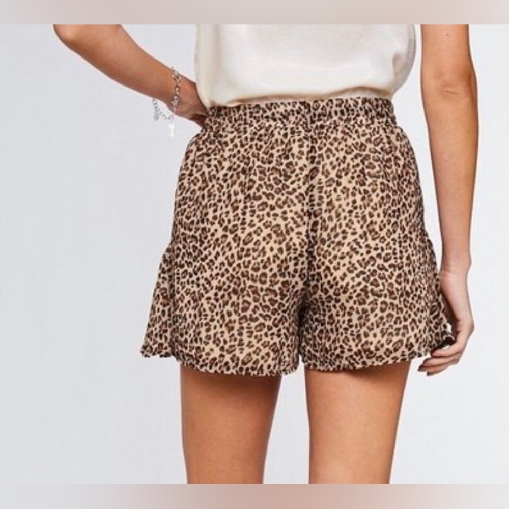 Leopard Printed Ruffle Shorts - Picture 5 of 7